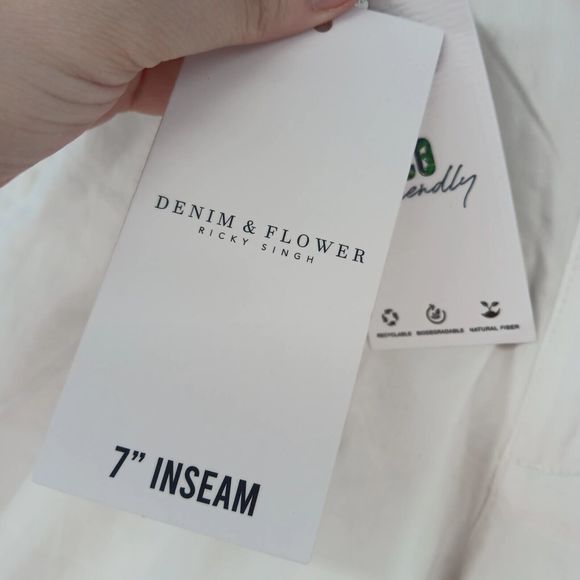 NWT Denim & Flower Women MSRP $48 White Chino Bermuda Style Shorts SZ 29 Stretch - Picture 4 of 16